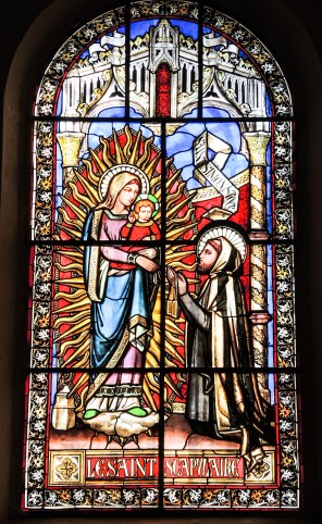 동정 마리아에게 스카풀라를 받는 성 시몬 스톡_photo by Espirat_in the Church of Notre-Dame in Membrey_France.jpg